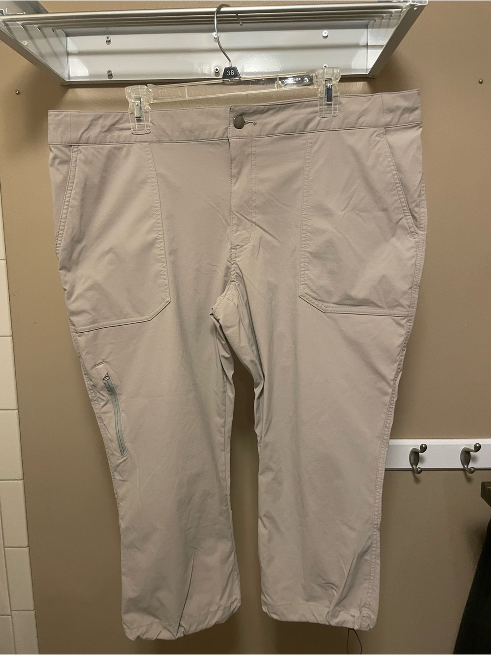 Light Weight Nylon Khaki Columbia Capris